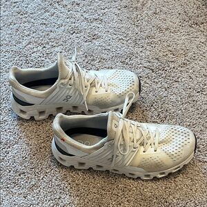 On Womens White Cloudswift Shoes US W 7.5